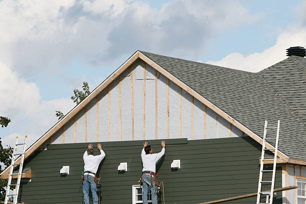Professional Siding Installation technician working in Arlington, WA